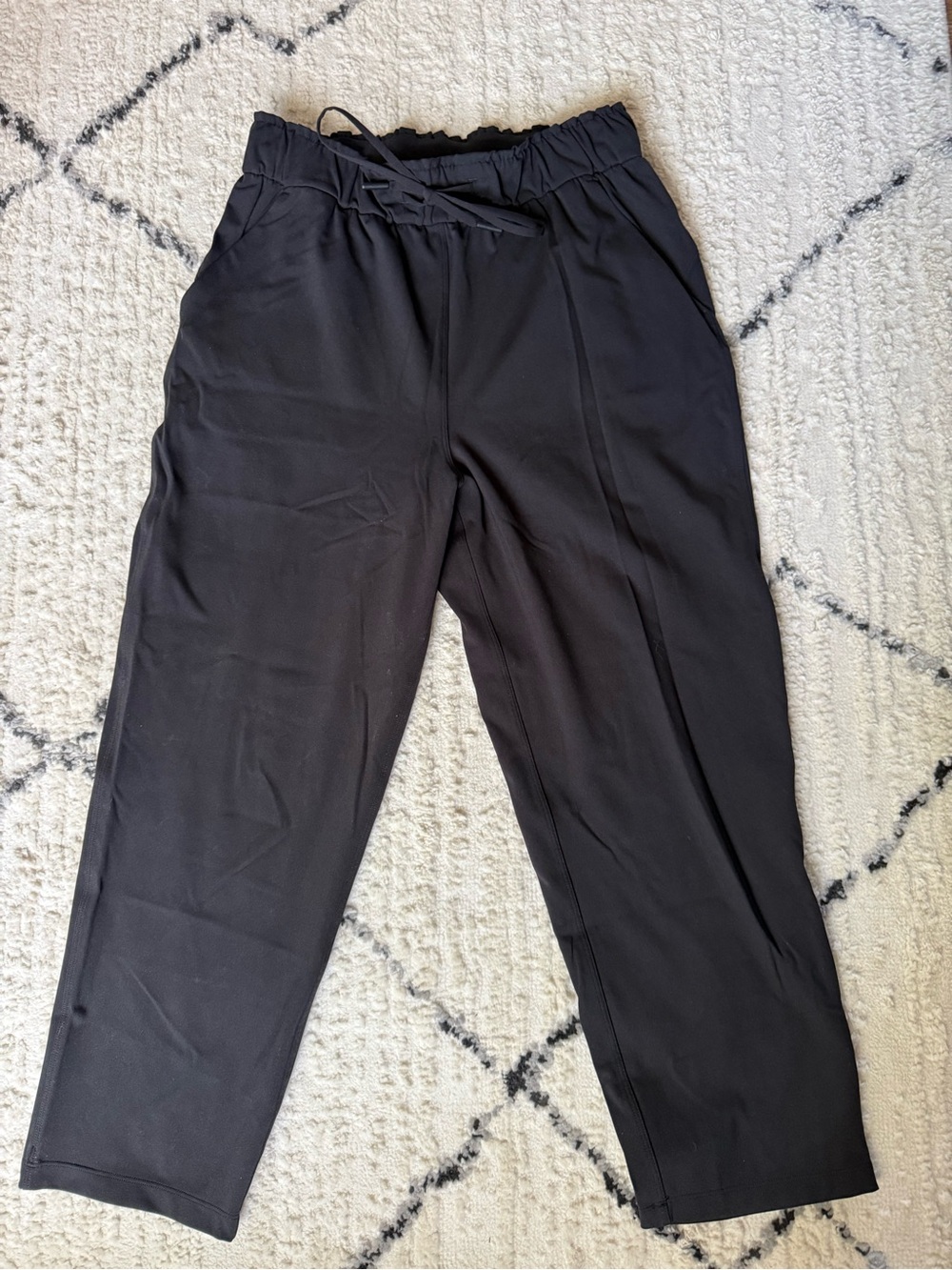 lululemon athletica Black Cropped Women's Pull‑On Pants
